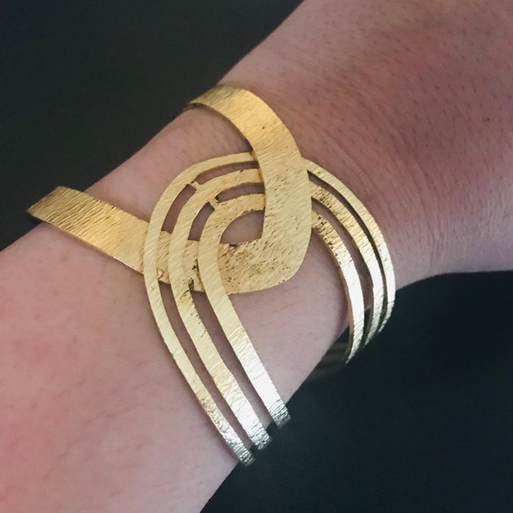 Cuff - Picture 7 of 9